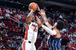 兰博竞技-巴特勒连续二十场比赛得分超过连败，中国队挑战极限！的简单介绍