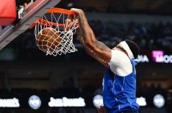 兰博竞技-巴特勒焦点对战，浓眉哥与60激战勇士分钟，险胜胜负难料！观众掌声雷动(乔治巴顿越野视频)